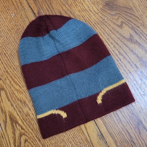 Harry Potter Gryffindor Graphic T-shirt Sz XL & CultureFly Beanie Bundle - Picture 7 of 11